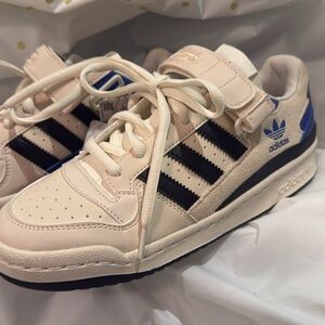 Adidas Orignal Forum Low Shoes - Cream and Black/Blue